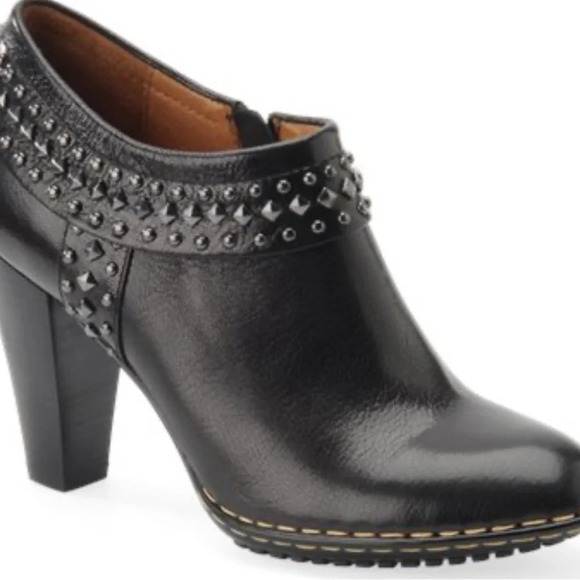 Sofft Women’s Shalene Black Leather Metallic Studded Ankle Booties Size 6.5 EUC - Picture 1 of 10